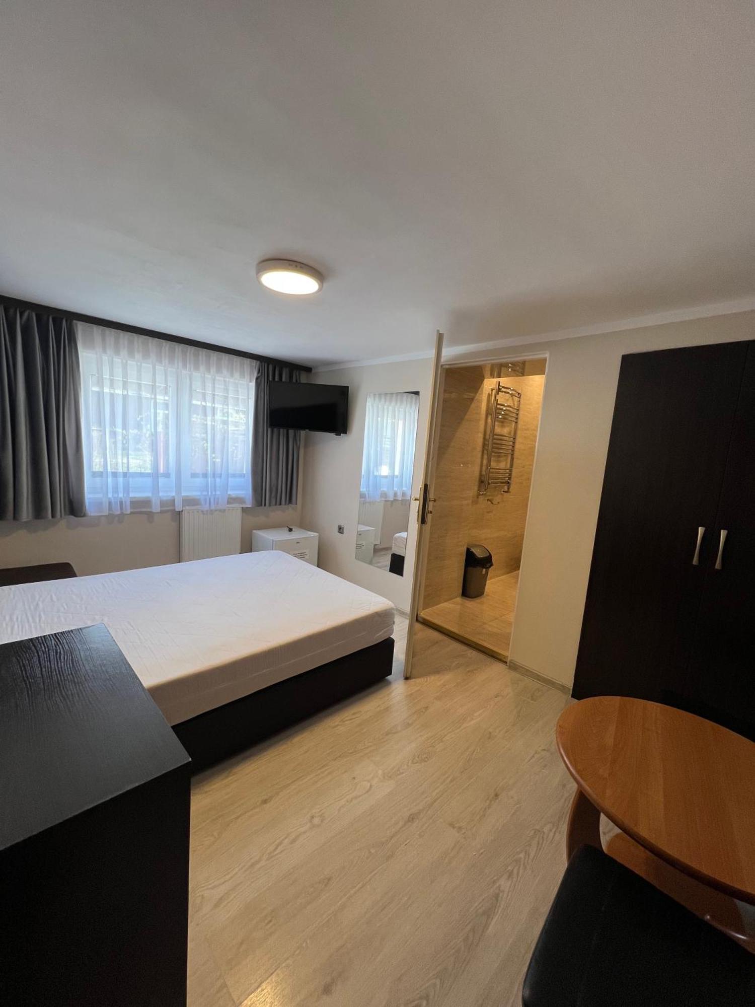 Maximo - 50m From The Apartment *